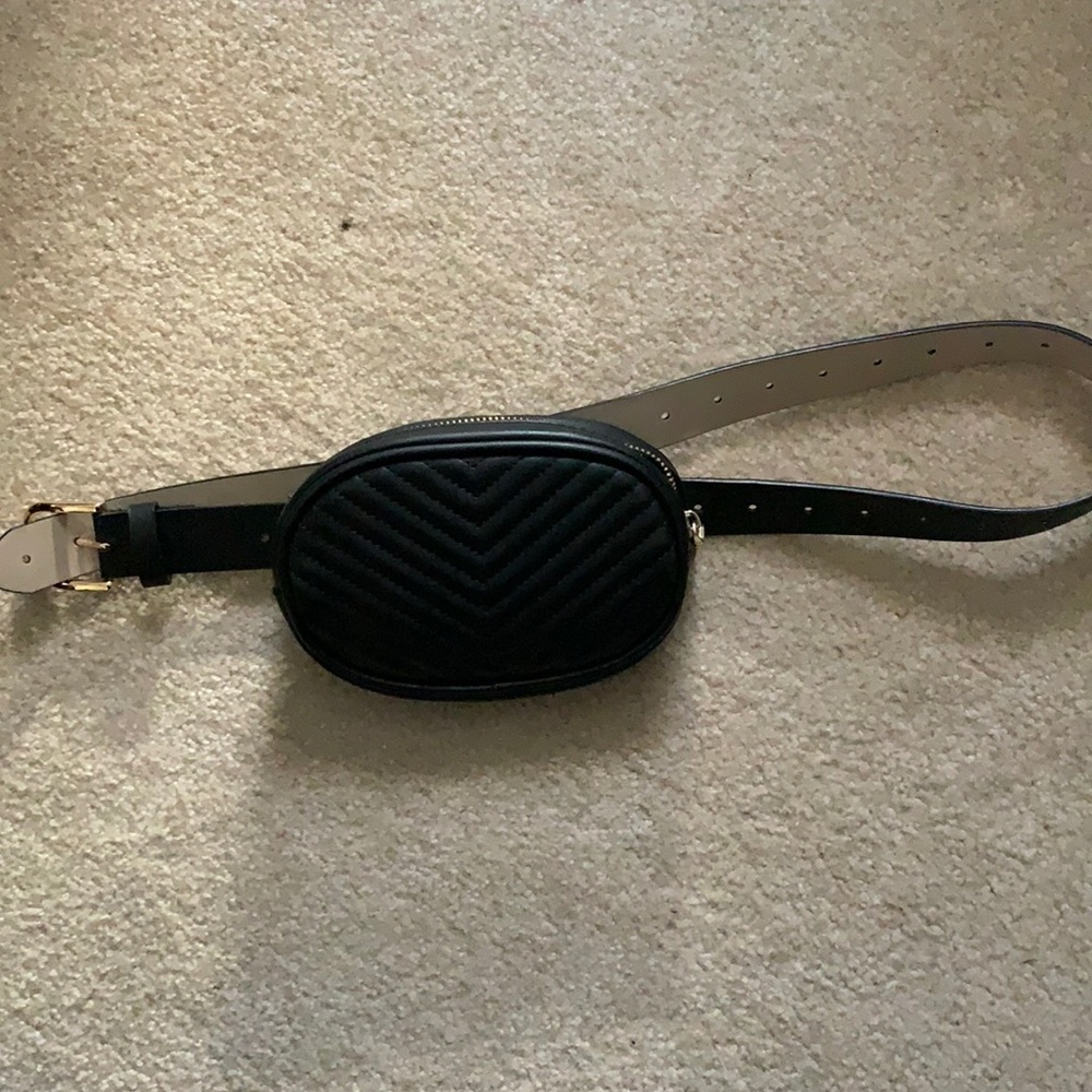 Steve Madden black belt bag